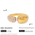 Détail de la bague ajustable en acier inoxydable avec cristaux et finition brillante - Design Zirconia Ouvert Asymétrique (NB-R24455)