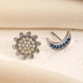 Orecchini asimmetrici sole e luna con cristalli gialli e blu con finitura argento - Bianco K3121