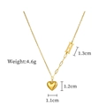 Detalle del collar dorado con colgante de letra H y corazón con medidas y peso - Acero de titanio / Dorado