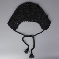Vue détaillée d'un bandana au crochet noir fait main avec paillettes et glands - Taille unique / Style à Paillettes Noires / Noir