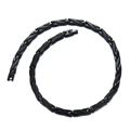 Détail des maillons noirs tressés en forme de feuille et fermoir de ce bracelet dragon chic - Collier Noir
