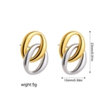 Detail van vervlochten goud- en zilveren ovale oorbellen met afmetingen 23mm bij 15mm - Goud & Zilver / 23mm Ovale dubbele ring