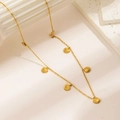 Collier en acier inoxydable plaqué or 18 carats avec pendentifs de petits coquillages - Collier Sept Coquillages (QYH179) / Or