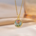 Collana dorata con ciondolo a fiore in smalto blu e perla su seta beige - Blu