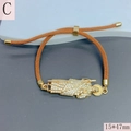 Dettaglio del bracciale religioso San Giuda con zirconi e cordino arancione regolabile - Stile Corda Arancione (C)