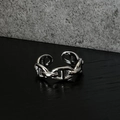 Adjustable silver chain link ring with minimalist black onyx detail on dark surface - Chain Design Open Ring (J607)