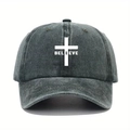 Dettaglio della scritta BELIEVE e della croce sul cappello da baseball grigio lavato - Taglia unica / Verde Militare