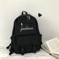 Dettaglio del ricamo fashion su zaino in tela nera con design multitasche - Stile di base / Nero