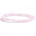 Nahaufnahme von 4mm Rosenquarz Perlenarmband mit durchscheinenden rosa Steinen - Rosenquarz