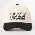 Berretto da baseball vintage con corona crema, visiera nera e ricamo The South - Regolabile / Beige e Nero