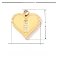 Makroaufnahme eines 12mm goldenen Herzanhängers mit Strasssteinen und Edelstahl - VG084/Gold Herz Strass