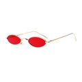 Retro-Sonnenbrille mit ovalen roten Gläsern und schmalem Gold-Metallrahmen - Blau Violett Verlauf / Goldener Rahmen Rote Gläser
