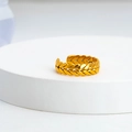 Minimalistischer goldener Weizenähren-Ring aus poliertem Titanstahl mit gedrehter Textur - Schmale Weizenähre Offener Ring