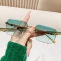 Lunettes de soleil carrées sans monture avec verres dégradés et branches effet bois - Monture Dorée Verres Verts Dégradé