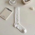 Calcetines blancos de estilo japonés con finas costillas verticales y punto suave y fino - Talla única / Blanco