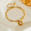 Goldenes Gliederkettenarmband aus Edelstahl mit einem herzförmigen Zirkonia-Anhänger - Gold Herz Zirkon Stil (N303)