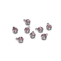 Détail macro de pendentifs ronds en métal argenté avec cristaux roses pour bijoux artisanaux - 20 Pièces / 11.5g / Cadre Couleur Acier / Zircone Violette