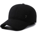 Berretto da baseball invernale nero per uomo con paraorecchie e logo T in metallo - Regolabile (56-60cm) / Nero