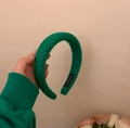 Serre-tête rembourré en velours côtelé vert avec design tressé pour la coiffure - Vert Forêt Profond