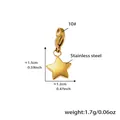 Detailansicht eines goldenen Sternanhängers aus Edelstahl mit Maßen und Karabinerverschluss - Sternanhänger / Goldener Pentagramm
