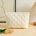 Detail of cream quilted corduroy toiletry bag with soft diamond pattern and metal zipper - 27x6.5x17.5cm / Corduroy White