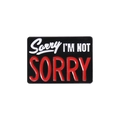 Rechteckiger schwarzer Emaille-Pin mit markantem Sorry I'M NOT SORRY Schriftzug - Es tut mir nicht leid