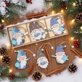 Set di tre gnomi natalizi in legno blu e grigio con cordino e perline bianche - Ciondoli in legno di gnomo blu
