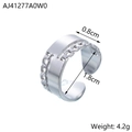 Detail view of silver hollow chain ring showing 0.8cm width and 1.8cm inner diameter - AJ41277 Single Chain / Silver