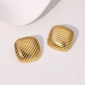 Orecchini geometrici quadrati dorati minimalisti con elegante motivo a coste diagonali - Oro