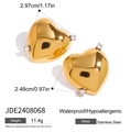 Detail view of heart-shaped earrings with size specs, zirconia stones and gold finish - Zirconia Heart Style (JDE2408068)