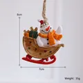 Addobbo natalizio pupazzo di neve su slitta in resina con dimensioni 8cm x 7cm - Pupazzo di Neve-Sciarpa Gialla