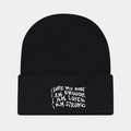 Primer plano del gorro de punto negro con bordado blanco de eslóganes positivos motivadores - Negro
