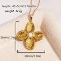 Elegante collar de acero de titanio dorado con colgante de flor, piedra blanca y tallas - Flor de Perla Blanca (Estilo 1)