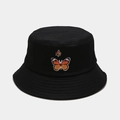 Détail de la broderie papillon orange sur le tissu en coton noir du chapeau bob - M (56-58cm) / Noir Papillon Orange