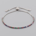 Verstellbares Silberarmband mit einer Reihe lebhafter regenbogenfarbener Zirkoniasteine - Regenbogen Quadratisch Block Zirkon Stil (SL0008) / Silber