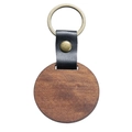 Dettaglio portachiavi rotondo in legno di noce con cinturino in pelle e anello bronzo - Rotondo