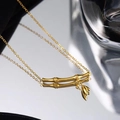 Elegante collana con maglie in bambù placcata oro 18 carati con ciondolo a foglia - Collana in Bambù (842)