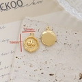 Macro detail of 18K gold plated clover pendants with dimensions 12mm and 16mm - Style 2-Clover