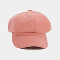 Detailweergave van de roze newsboy pet met getextureerde twill stof en panelen - Roze