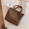 Borsa tote minimalista in tela marrone caffè con bottone a pressione e manici - caffè