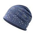 Détails du bonnet en tricot d'hiver avec motifs flocons en strass argentés et rivets fins - Taille Unique/Réglable / Bleu lac avec strass flocon de neige