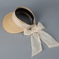Dettaglio visiera parasole in paglia kaki con fiocco in chiffon e perline bianche - M (56-58cm) / Beige
