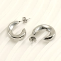 Pendientes de aro en C de acero inoxidable 18K plateado para mujer con diseño curvo minimalista - Oro de 18K / Color Acero
