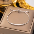 Pulsera de acero inoxidable plateado con grabado Lover Dream y cordón ajustable - Estilo de Tracción Deslizante con Grabado de Letras (E145) / Plateado