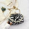 Borsa a mano chic motivo zebrato con manico di perle e catena dorata da donna - Zebra Print