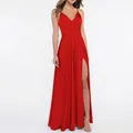 Détail de robe de soirée rouge avec décolleté en V profond, taille cintrée et fente - US 14 / Haut Et Bas / Rouge