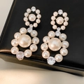Orecchini a perla con ago in argento e cristalli di zircone su pelle nera elegante - Argento (Perno in argento) / Argento