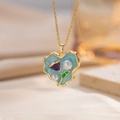 Collar con colgante de corazón de oro de 18k, esmalte azul, flor y perlas - Corazón Azul Tulipán (A15 Azul)