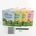 Set di 4 quaderni magici per bambini con penne e impugnatura a forma di pesce - Nuova Copertina 4 Libri + 1 Penna + 10 Ricariche + 1 Impugnatura