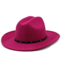 Dettaglio cappello cowboy in feltro rosso rosa con fascia in pelle nera e borchie d'oro - M (56-58cm) / Rosa Rossa